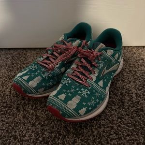 Brooks revel three sneaker perfect for fun holiday runs or just your casual fit!